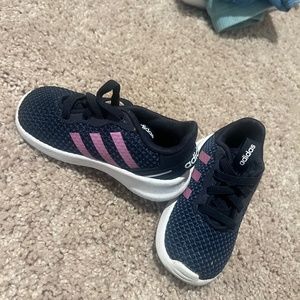 Adidas tennis shoes size 5
